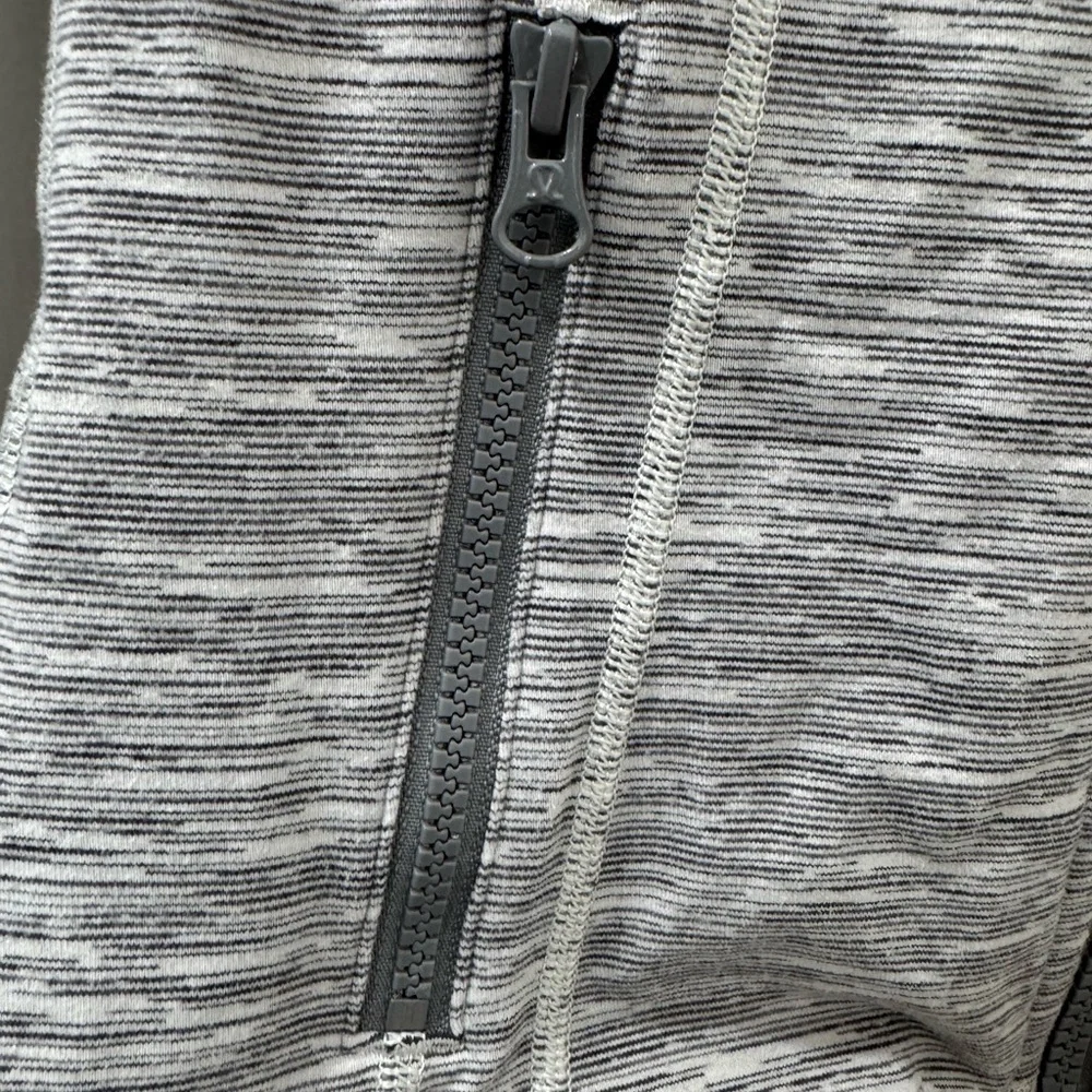 Lululemon Women's Define Heathered Gray Work Out Jacket Size 4